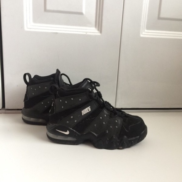 Boys Nike tennis shoes - Picture 2 of 4